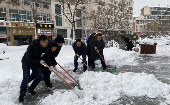 以動(dòng)制“凍”，溫暖護(hù)行——威海產(chǎn)投集團(tuán)開展清雪行動(dòng)